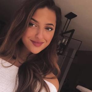 Meet your Posher, Caroline